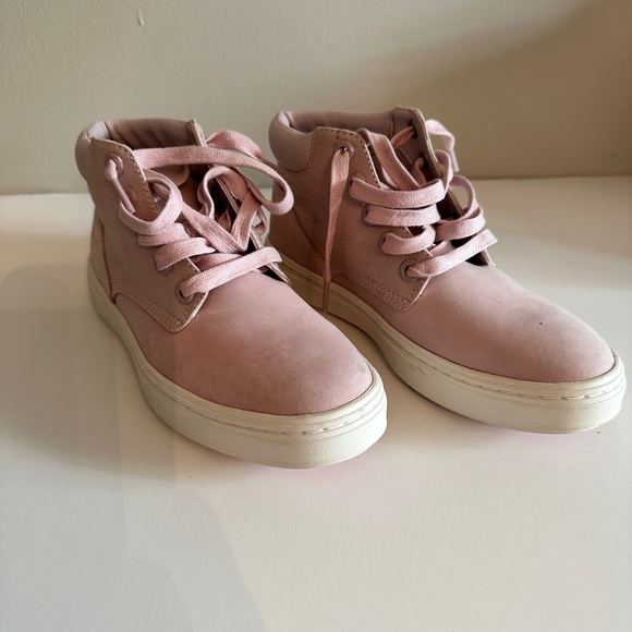 Pink Timberland lace up boots. - Picture 2 of 6